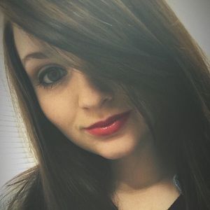 Meet your Posher, Cynthia